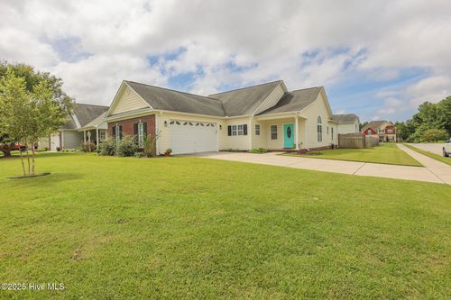 301 Winterlochen Dr, Jacksonville, NC, 28540-9385 | Card Image