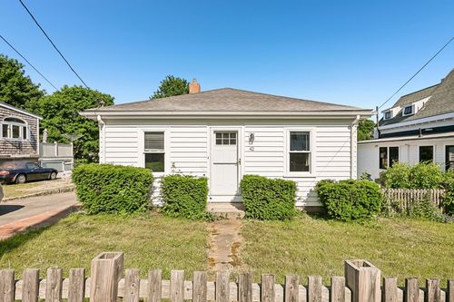 42 E Main St, Gloucester, MA, 01930-3050 | Card Image