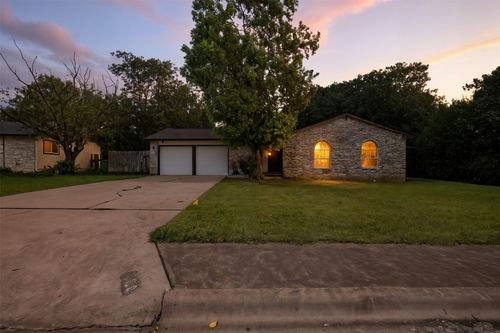 1400 Meadows Dr, Round Rock, TX, 78681-2818 | Card Image