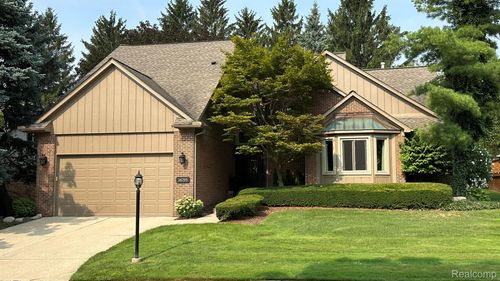 16795 Country Knoll Dr, Northville, MI, 48168-2393 | Card Image