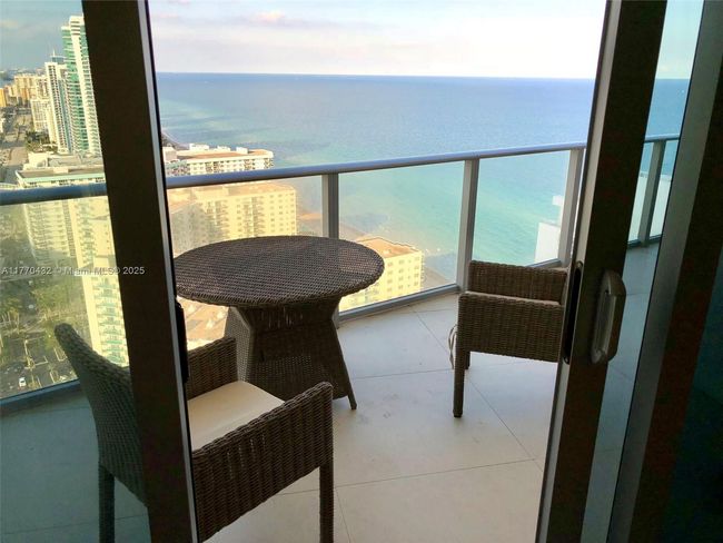 UNIT-2910 - 4111 Ocean Dr, Condo with 1 bedrooms, 1 bathrooms and null parking in Hollywood FL | Image 14