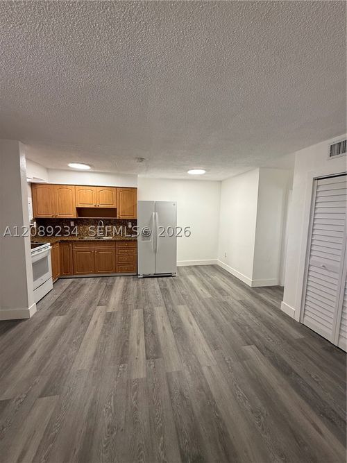 c31-2385 Nw 11th St, Miami, FL, 33125-3262 | Card Image