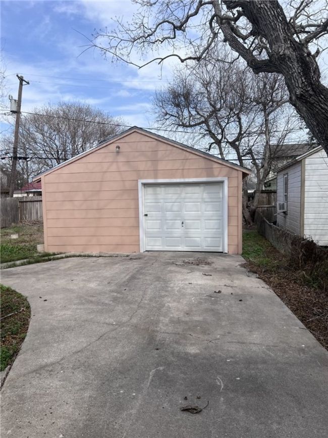 Detached rear garage | Image 26
