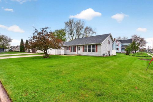 604 Sunrise Dr, Ripon, WI, 54971-9794 | Card Image