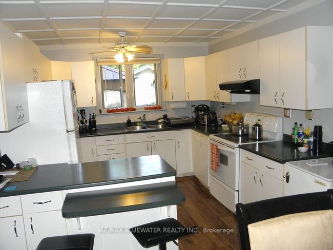 6016 Max Dr, House other with 2 bedrooms, 2 bathrooms and 6 parking in Kettle And Stony Point Fn ON | Image 20