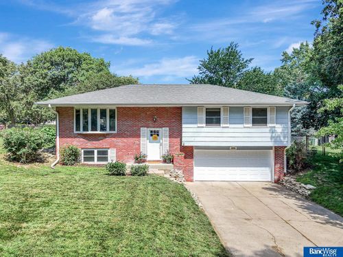 5946 Elkcrest Dr, Lincoln, NE, 68516-1477 | Card Image