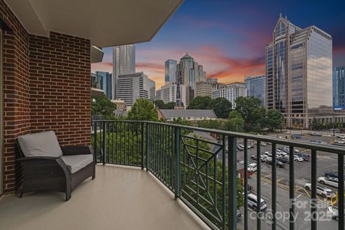 apt-617-300 W 5th St, Charlotte, NC, 28202-1645 | Card Image