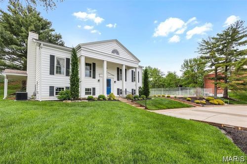 19-and-20-1511 Hampton Hall Dr, Chesterfield, MO, 63017-4931 | Card Image