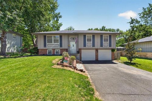 9721 W 56th Ter, Merriam, KS, 66203-2458 | Card Image