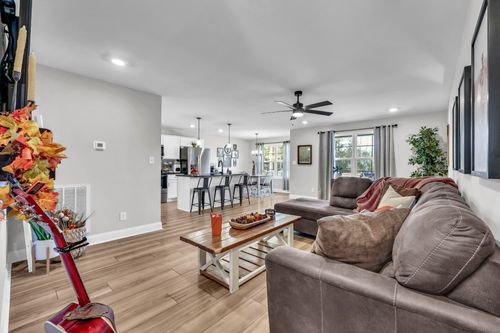 1373 Isaiah Dr, Clarksville, TN, 37042-1353 | Card Image