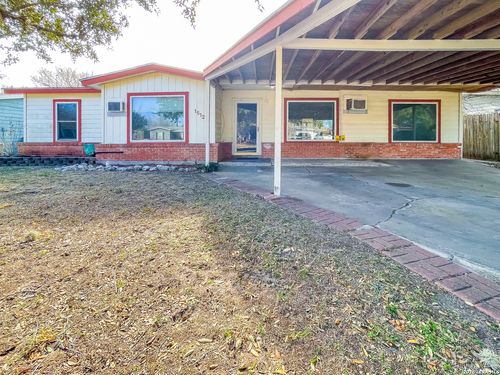 1512 E Bowie St, Beeville, TX, 78102-5304 | Card Image