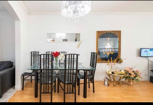 12472 100 Ave, Surrey, BC, V3V2X5 | Card Image