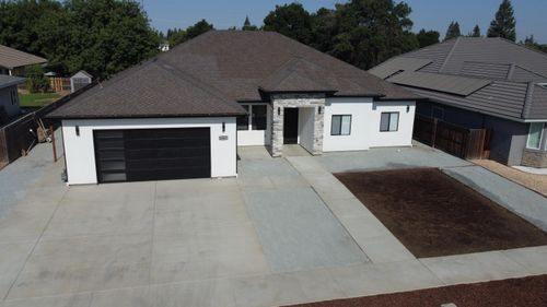 1041 N Citrus Ct, Visalia, CA, 93292-4102 | Card Image