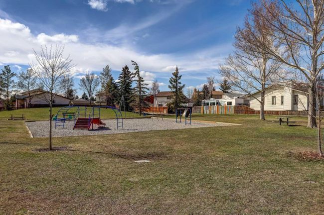 44 Castlebrook Rise Ne, Home with 4 bedrooms, 2 bathrooms and 2 parking in Calgary AB | Image 31