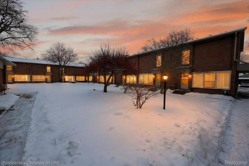 15-32651 5 Mile Rd, Livonia, MI, 48154-3043 | Card Image