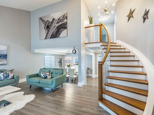 114 Parkwood Cres, Hamilton, ON, L8V4Z7 | Card Image