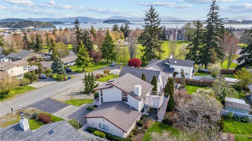 1211 31st Street, Anacortes, WA, 98221 | Card Image