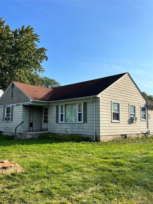 2 Congress Court D, Saginaw, MI, 48602-3718 | Card Image