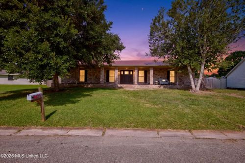 210 Idlewood Dr, Waveland, MS, 39576-2204 | Card Image