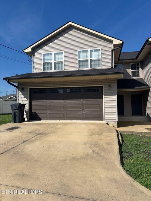 4805 Fennel Rd, Knoxville, TN, 37912-3520 | Card Image