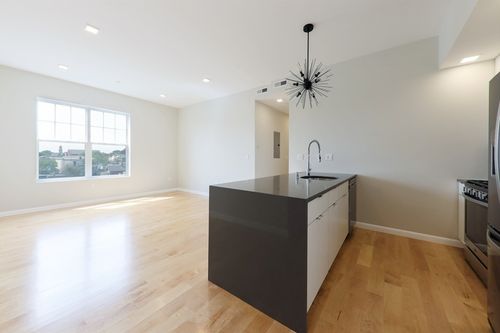 403-87 Parker St, Chelsea, MA, 02150 | Card Image
