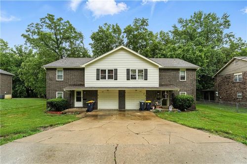 5711-5709-5711 Nw Hillside Dr, Kansas City, MO, 64151-2632 | Card Image