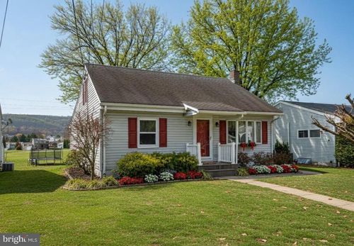 56 Memorial Blvd, NEWMANSTOWN, PA, 17073-9194 | Card Image