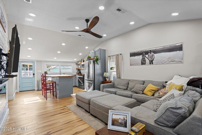 333 Fourth Ave S, House other with 2 bedrooms, 2 bathrooms and null parking in Kure Beach NC | Image 7