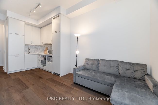 911 - 60 Honeycrisp Cres, Condo with 2 bedrooms, 1 bathrooms and null parking in Concord ON | Image 12