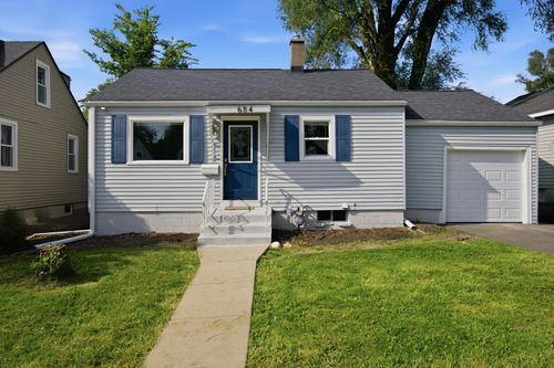 684 Cooper Ave, Elgin, IL, 60120-3058 | Card Image