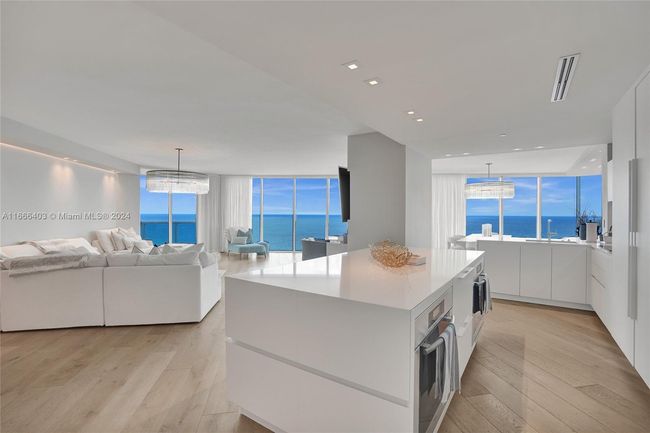 UNIT-2102 - 2711 S Ocean Dr, Condo with 3 bedrooms, 4 bathrooms and null parking in Hollywood FL | Image 13