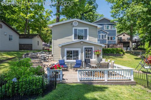 16161.5 Knobhill Dr, Linden, MI, 48451 | Card Image
