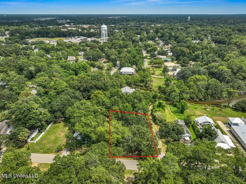 408 Magnolia Ave, Ocean Springs, MS, 39564-4819 | Card Image