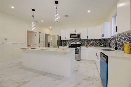 2-742 Nw 70th St, Miami, FL, 33150-3835 | Card Image