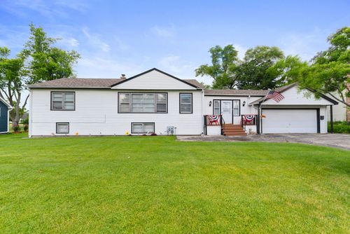 6918 Parkside Ave, Countryside, IL, 60525-4817 | Card Image