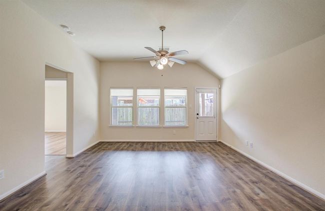 family room | Image 18
