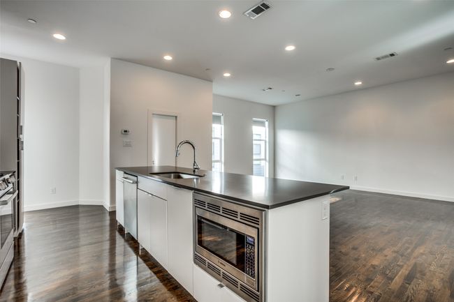E - 4901 Live Oak St, Townhouse with 2 bedrooms, 3 bathrooms and null parking in Dallas TX | Image 9