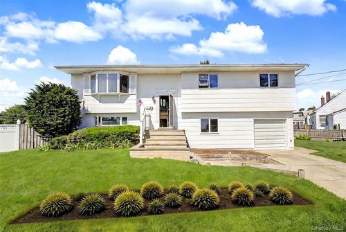 14 Laurel Pl, Bethpage, NY, 11714-4315 | Card Image