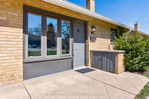 16 Burdock Lane, North York, ON, M3C2G5 | Card Image