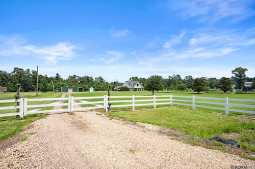 18555 Laklon Rd, Greenwell Springs, LA, 70739-6330 | Card Image