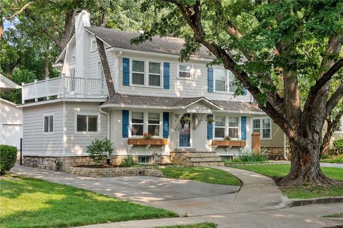 6330 Oak St, Kansas City, MO, 64113-2312 | Card Image