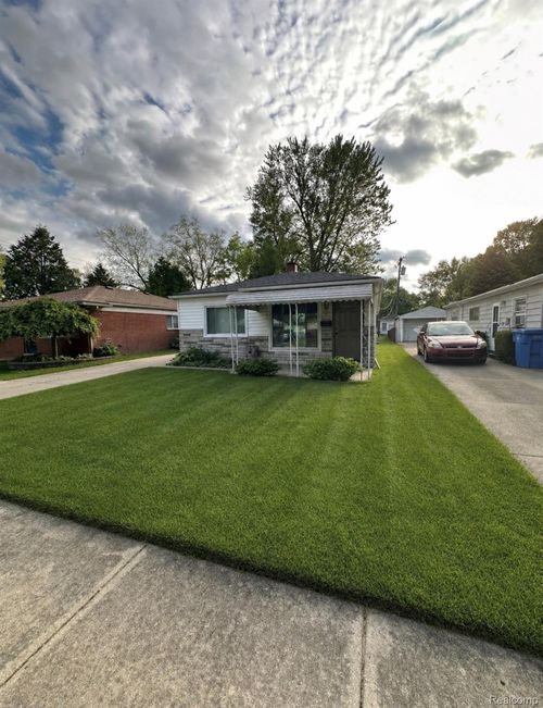 4484 Ziegler St, Dearborn Heights, MI, 48125-3142 | Card Image