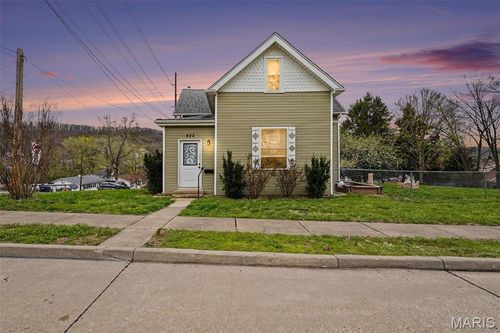 422 N 1st St, Pacific, MO, 63069-1508 | Card Image