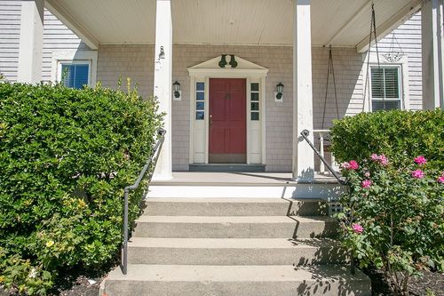 apt-1-3 Prairie Ave, Newport, RI, 02840-2886 | Card Image