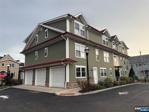 81 Lester St, Wallington, NJ, 07057-1010 | Card Image