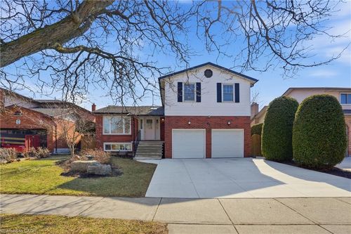 61 Seaton Place Dr, Stoney Creek, ON, L8E4A8 | Card Image