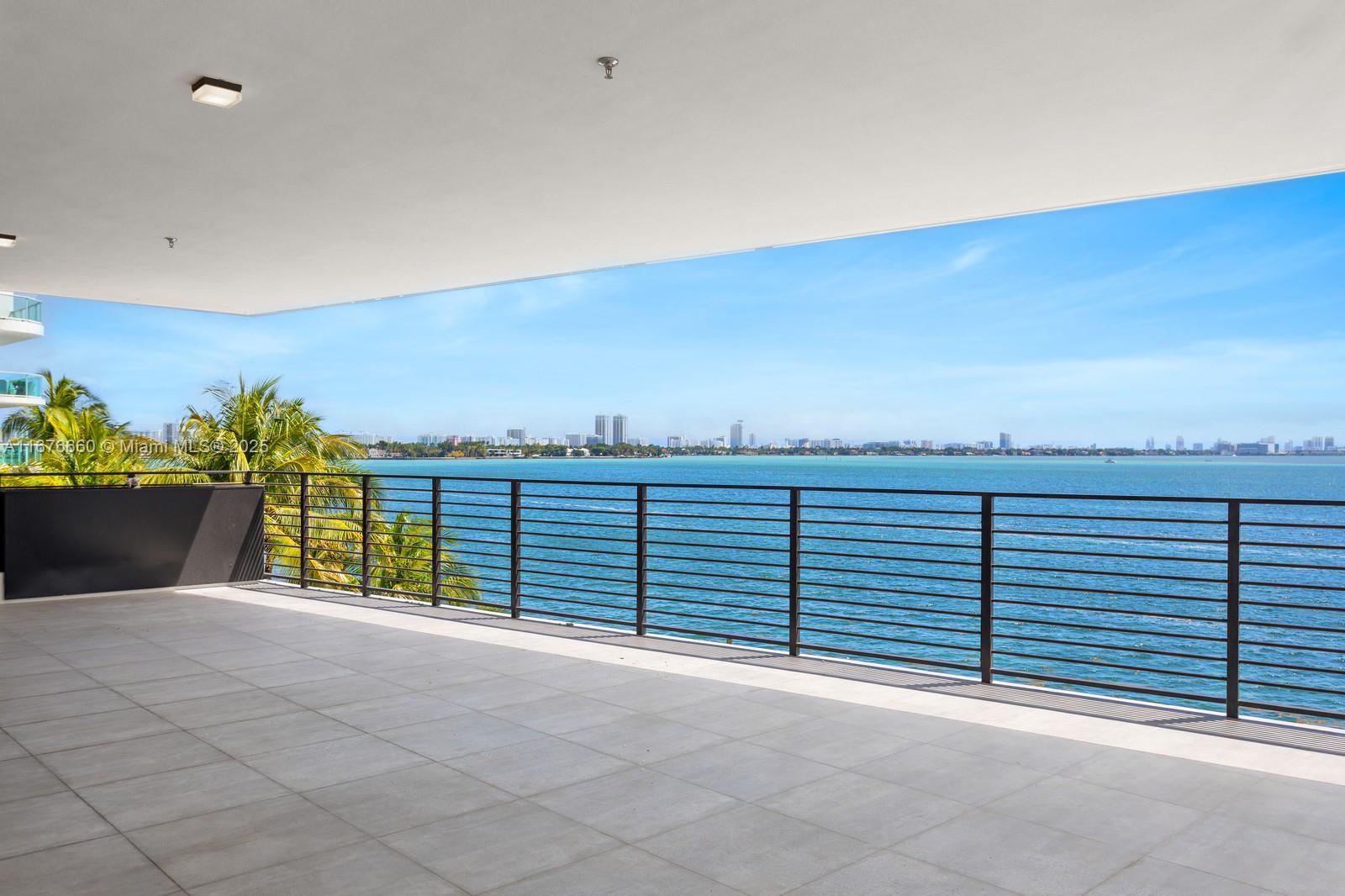 2 1930 Bay Rd Second Level Un, For Sale in Miami Beach Zoocasa