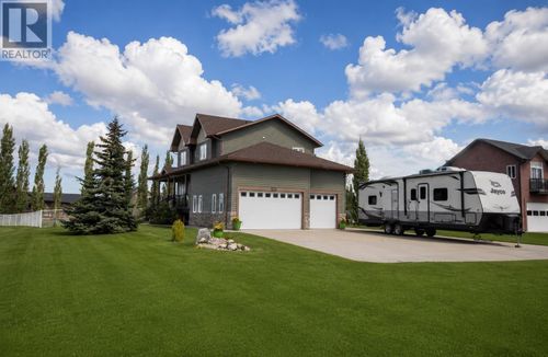 7726 Saxony Rd, County Of Grande Prairie No. 1, AB, T8X0G4 | Card Image