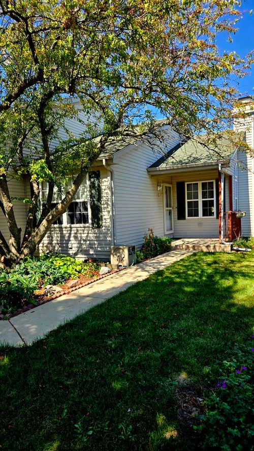 477 Water Tower Rd N, Manteno, IL, 60950-1738 | Card Image