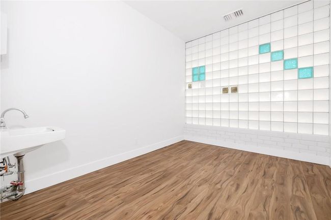 Patient room #1 with great natural light. | Image 6